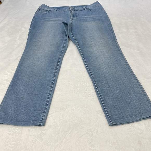 CHICOS, Classic Blue Women's Jeans, Size 2 - Picture 1 of 7